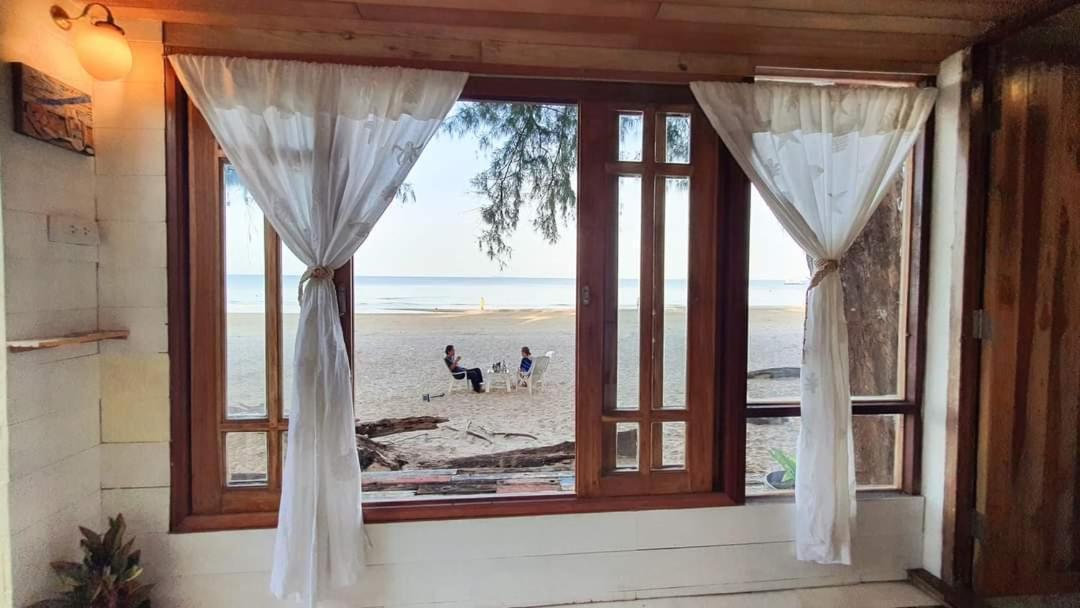 Maliblues Bed & Art Gallery Chumphon Exterior foto