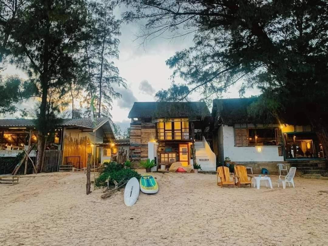 Maliblues Bed & Art Gallery Chumphon Exterior foto